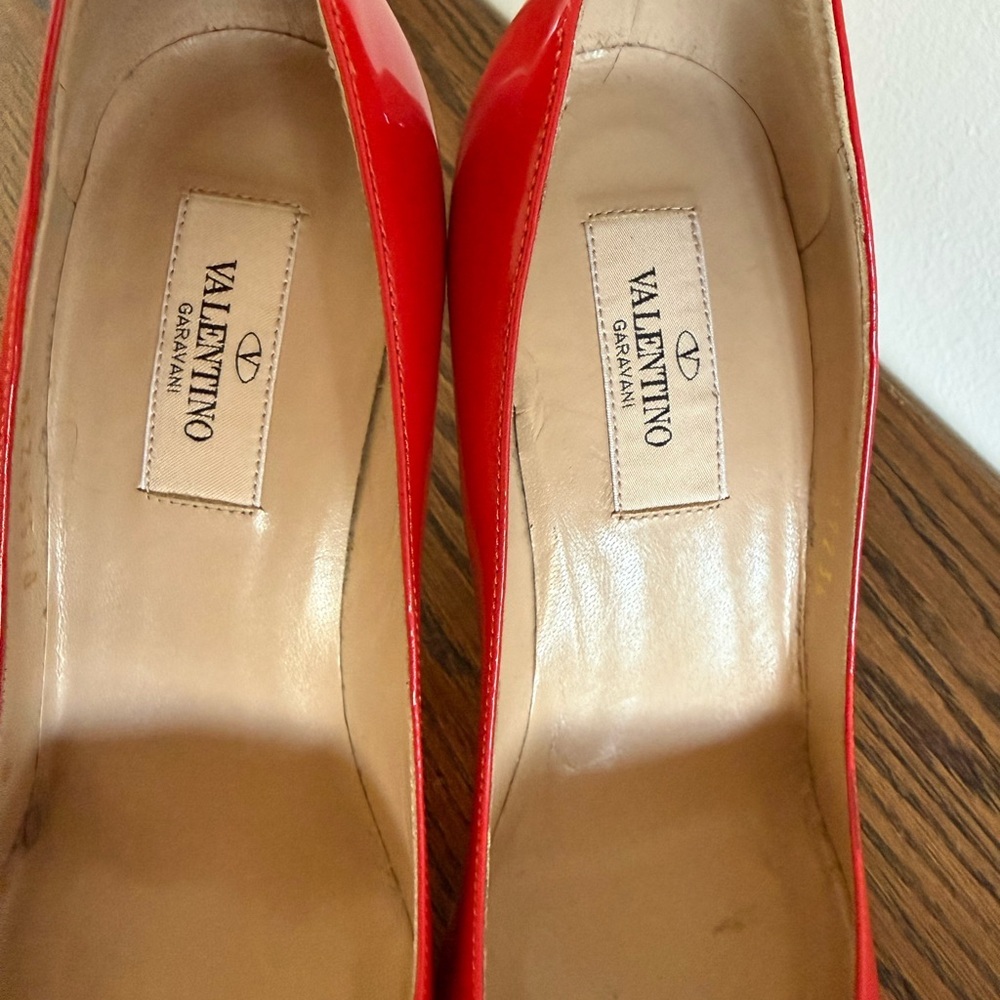 Valentino Garavani Red Patent Leather Pointed-Toe Stiletto Pumps - Picture 2 of 6